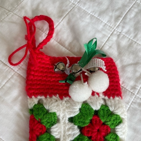 LOT OF VINTAGE 4 GRANNY CROCHET CHRISTMAS STOCKINGS - Picture 6 of 12